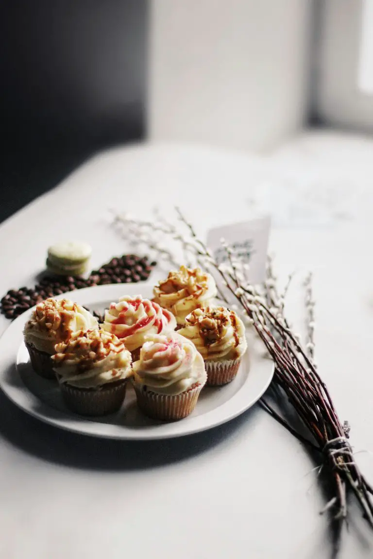 Strawberry White Chocolate Muffins: Juicy Berries, Sweet Creaminess, and a Bakery-Style Rise