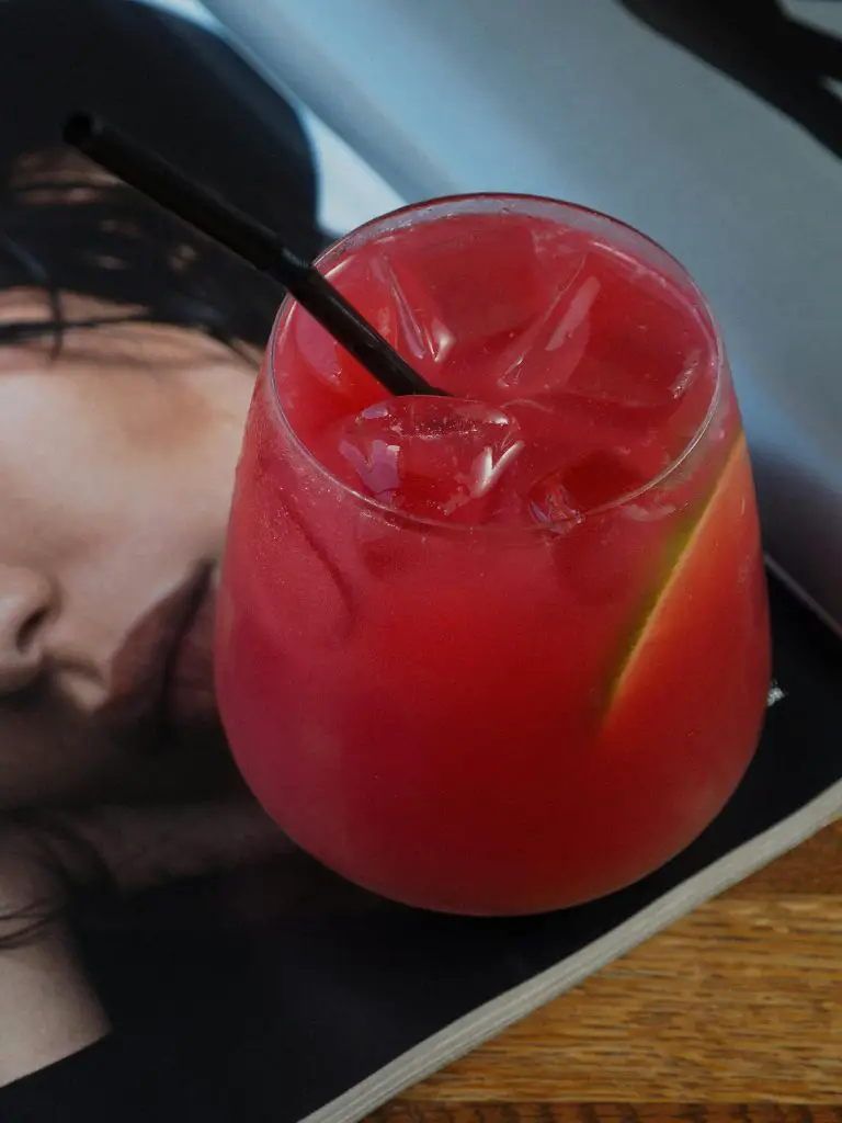 Raspberry Lemonade: A Bright, Tart, and Beautifully Refreshing Drink