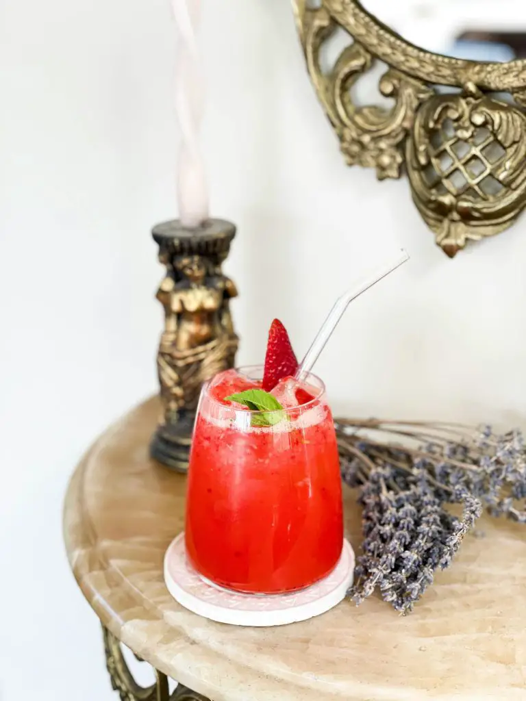 Strawberry Pineapple Lemonade: A Tropical Twist on a Summer Classic