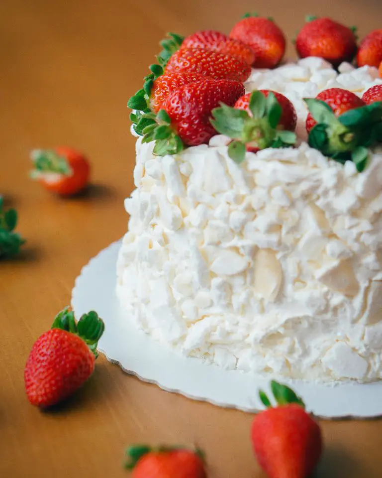 Homemade Strawberry Cake: Sweet, Simple, and Bursting with Berry Flavor